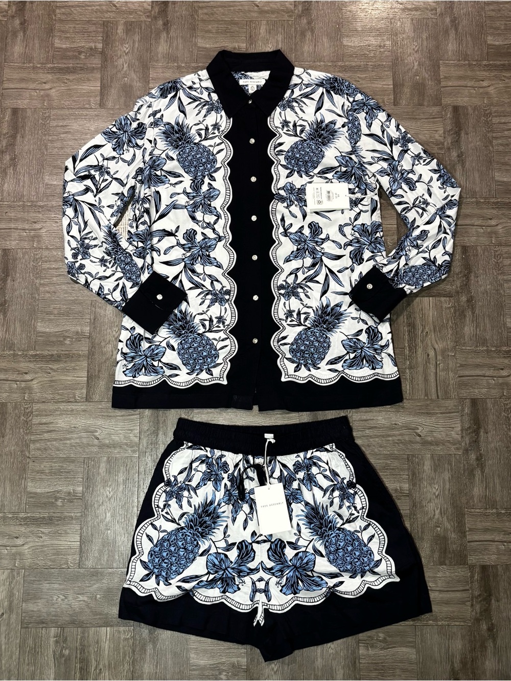 Women’s Free Assembly Pineapple Print Long-Sleeve Shirt & Shorts Size XS (0-2)